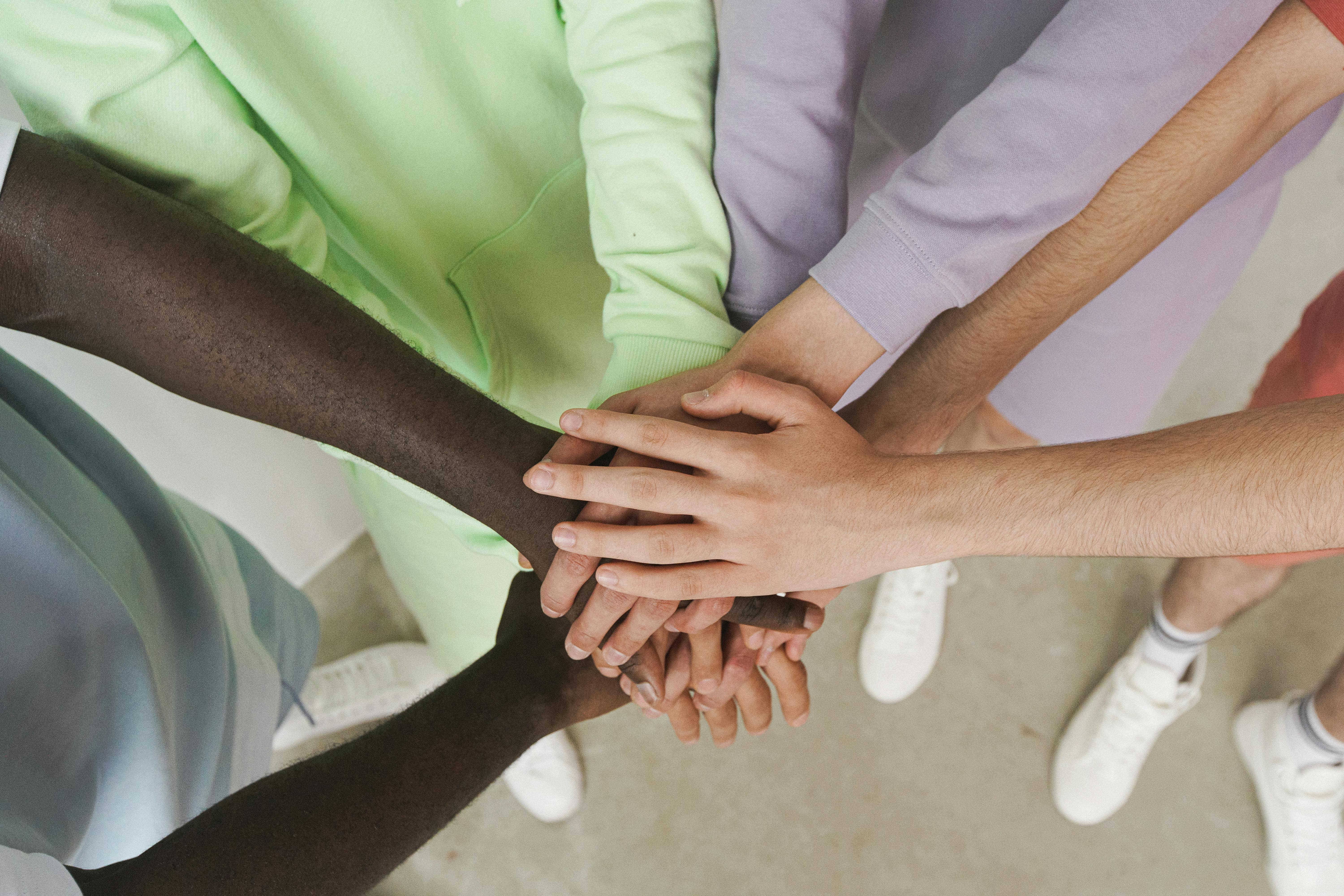 Mulheres participando do projeto Mãos Solidárias